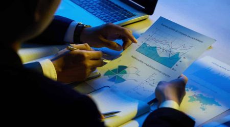 The Role of Business Intelligence in Gaining a Competitive Edge Examining business documents